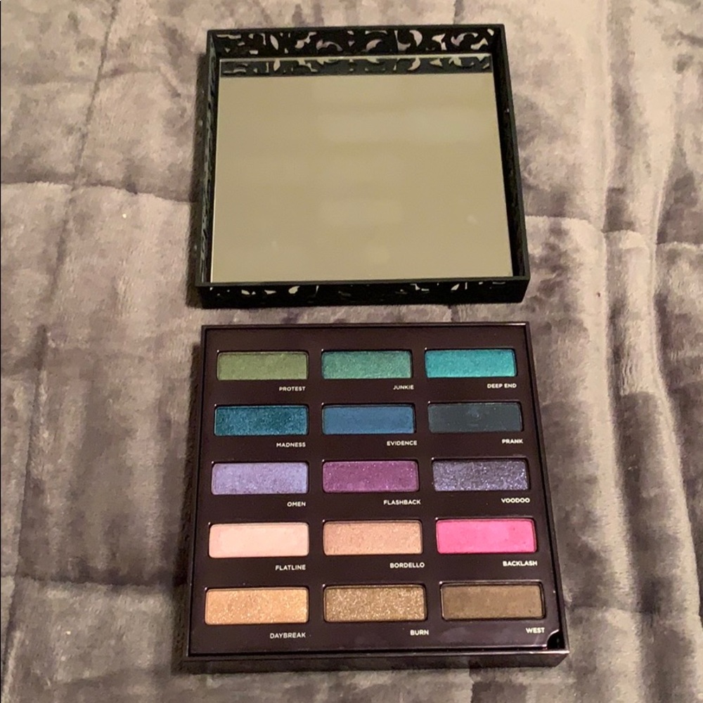 Urban Decay - Urban Spectrum eyeshadow palette